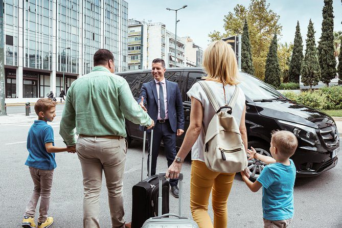 Airport Transfers with Kids? Why Families Prefer Maxi Cabs