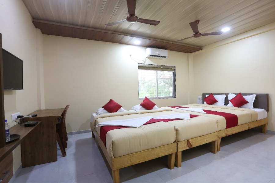 Best Seafood Restaurant in Alibaug with Balcony Rooms near Akshi Beach