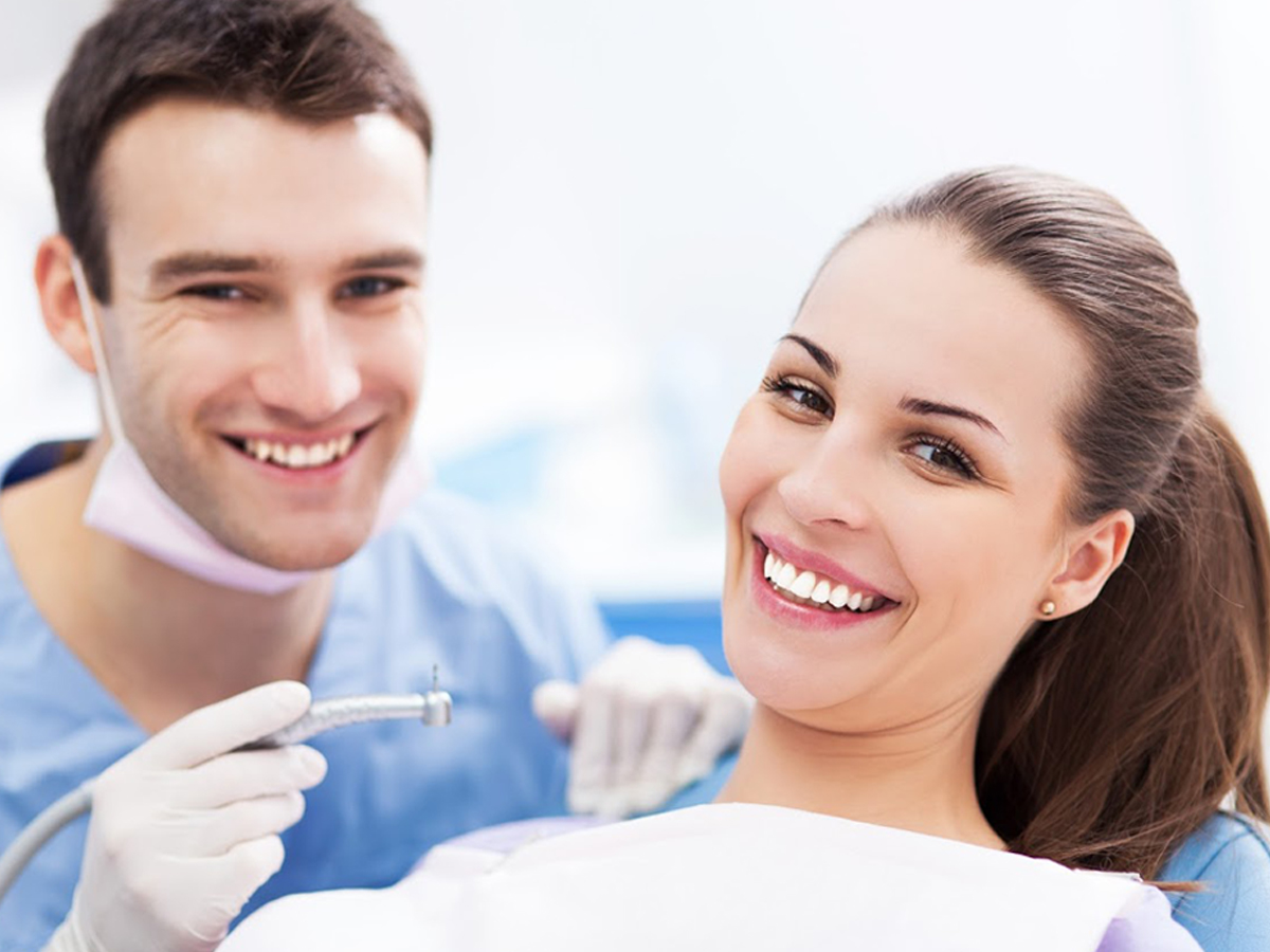 The Benefits of Seeing a Dentist for Teeth Whitening Near You