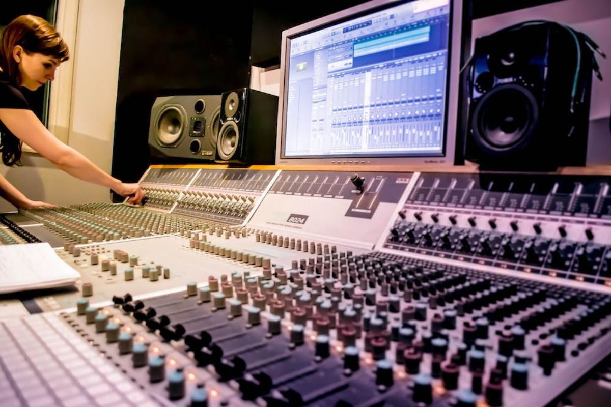 Sound Engineering: Insights into Acoustics & Audio