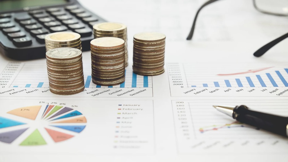 Tax Preparer vs. DIY Filing: Which is Best for You?