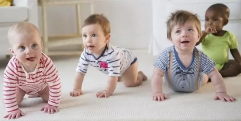 When Do Babies Crawl - Average Age For Crawling?