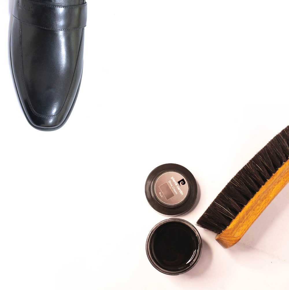 EXCLUSIVE SHOE CARE FOR EXCLUSIVE FOOTWEAR