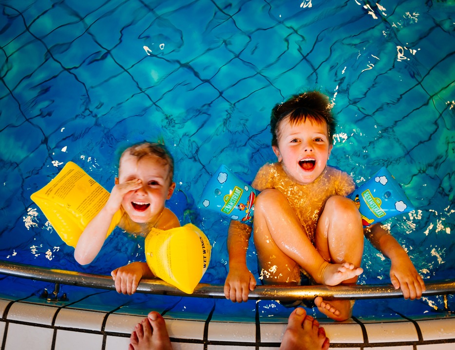 Give Your Kids a Safe and Productive Swimming Learning Atmosphere