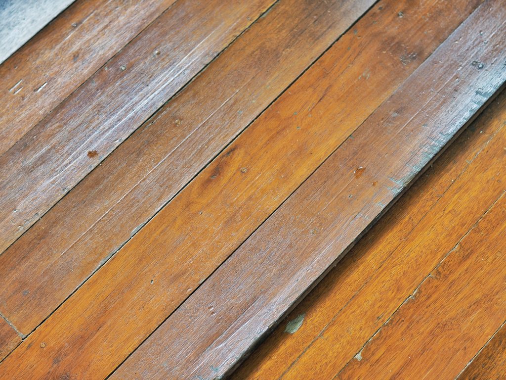How Staining Wood Furniture Can Be Made Easy?