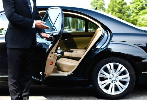 The Major Benefits of Hiring Chauffeur’s Services