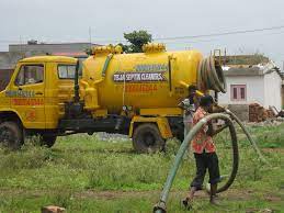 Why does your septic tank need professional septic tank service for cleaning?