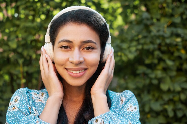 Why Noise Cancelling Headphones are a Must-Have Accessory