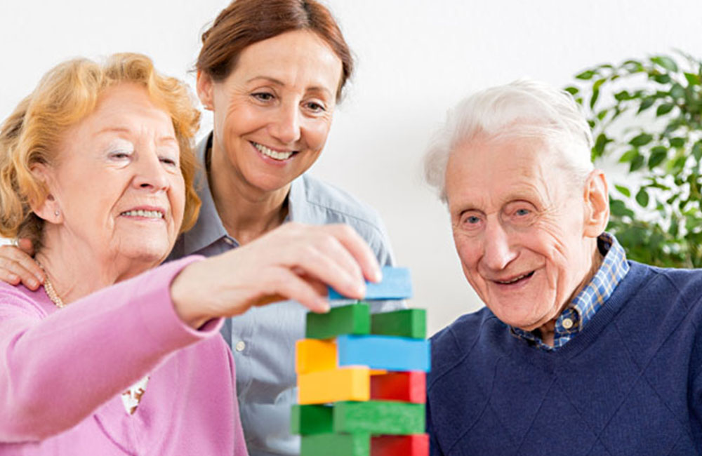 Why Dementia Day Care Rather Than an Assisted Living Facility?