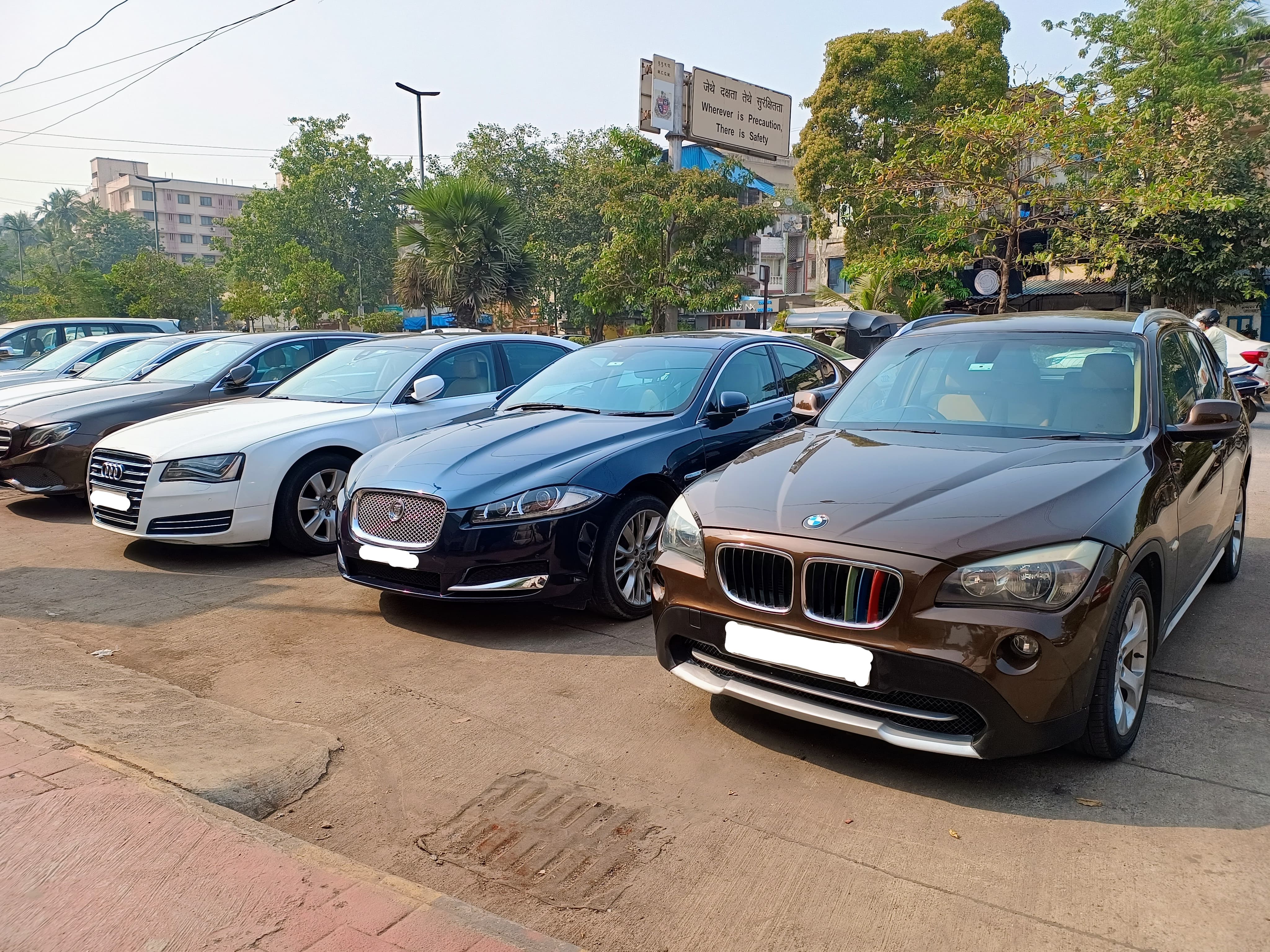 How to Choose the Perfect Luxury Car for Rent in Mumbai