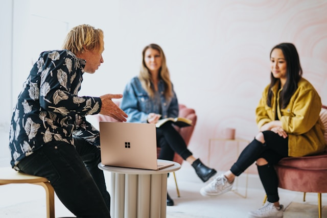 How to Become Fluent in English Speaking: Top Strategies and Apps