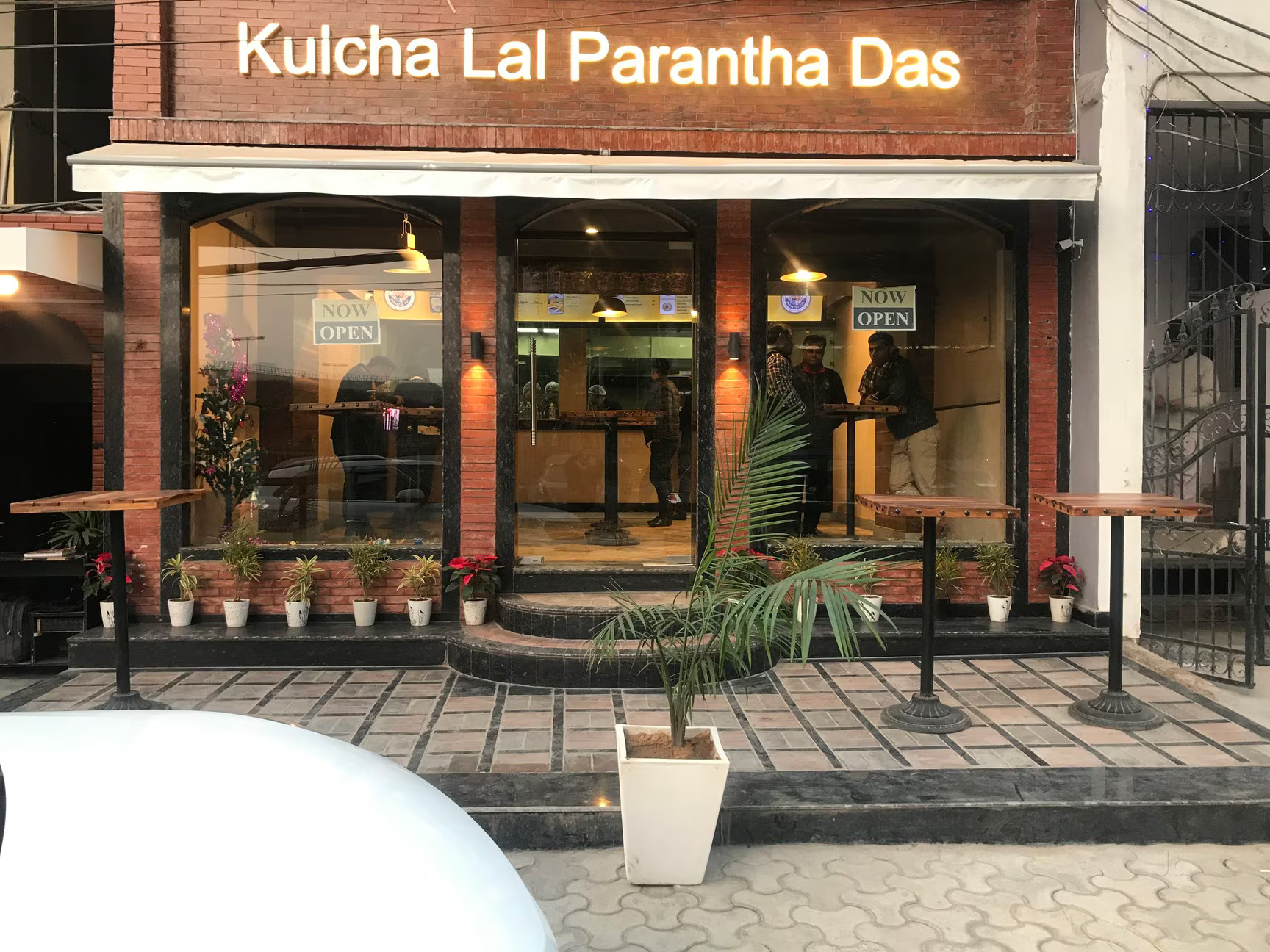 Kulcha Lal Parantha Das: The Ultimate Family Pure Veg Restaurant for Authentic Indian Flavors
