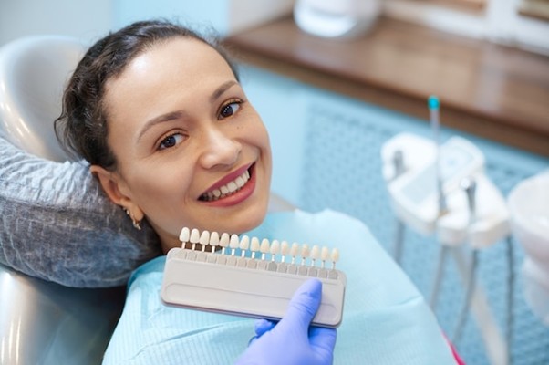 Perfecting Your Smile: Comparing Veneers and Bonding in Cosmetic Dentistry